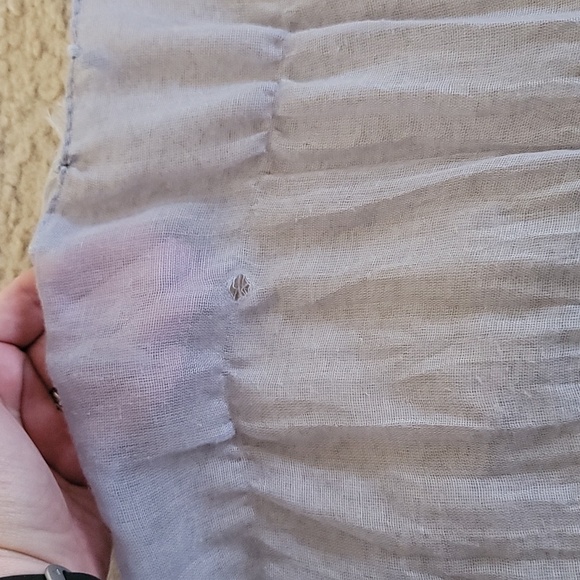 Lightweight Gray Tassel Scarf - Picture 3 of 3